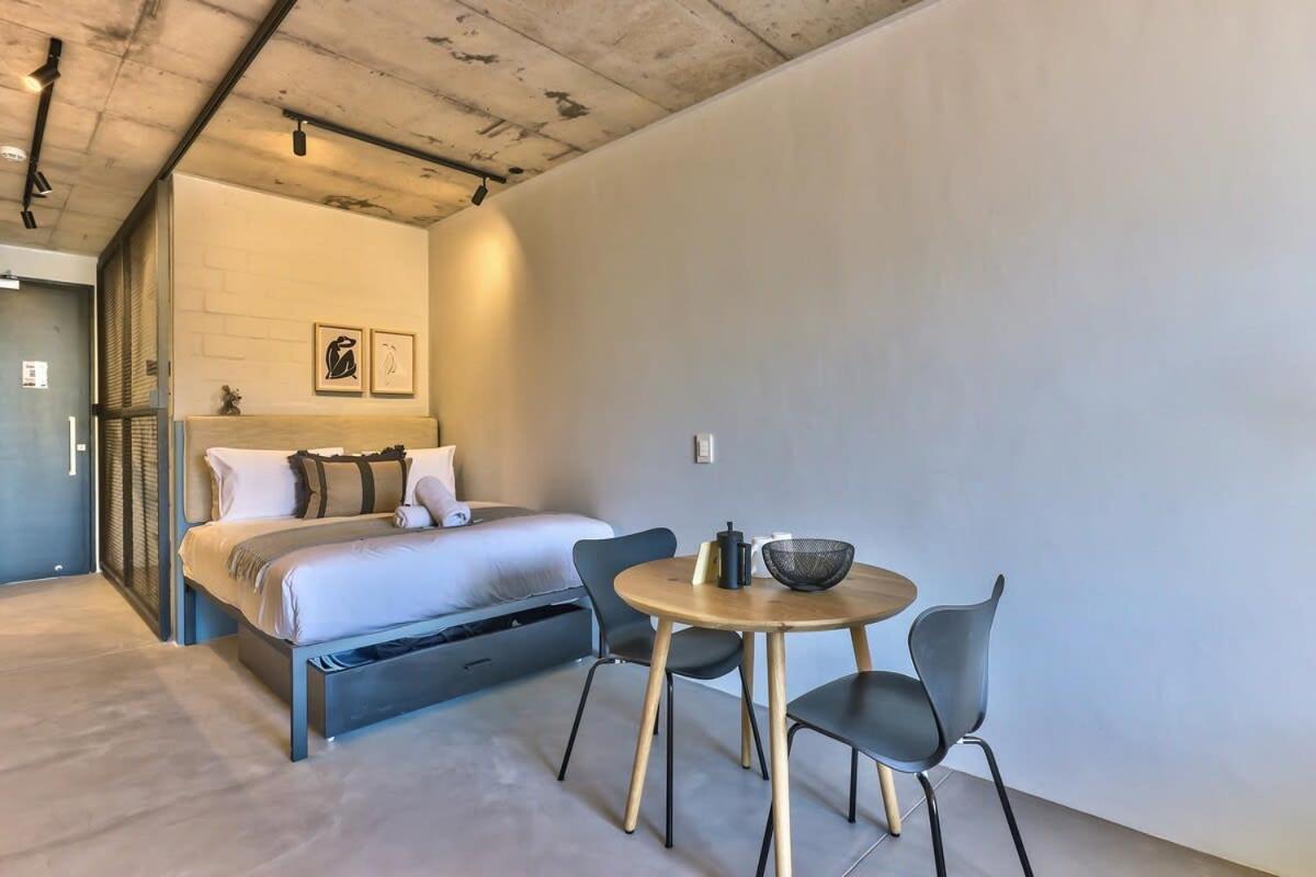 Remote Workers Work From Luxury! Secure, Wifi Apartment Cape Town