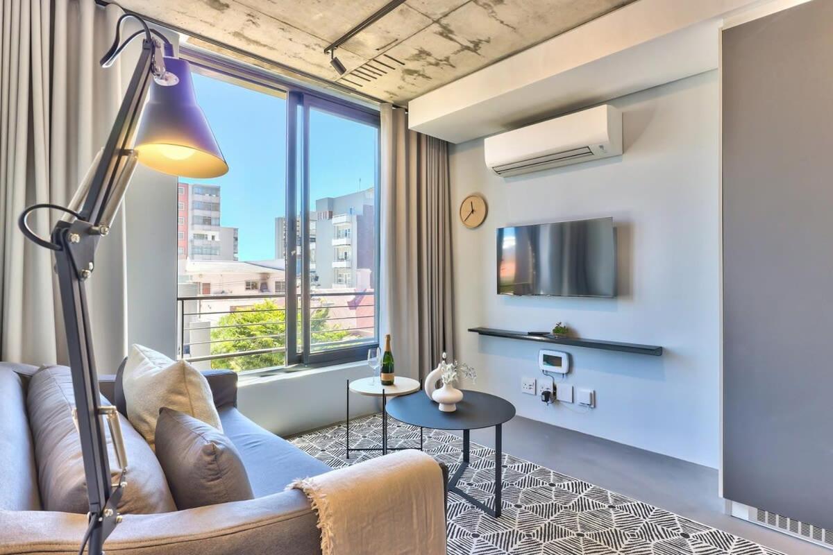 Remote Workers Work From Luxury! Secure, Wifi Apartment Cape Town