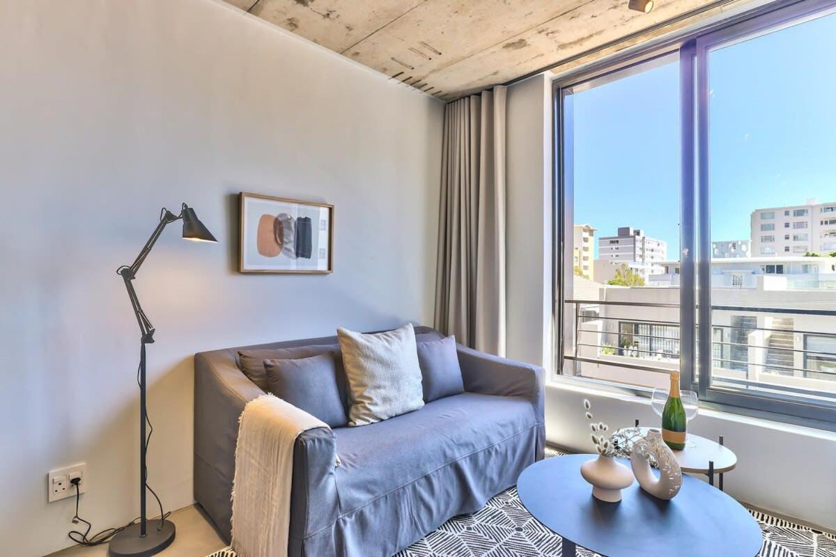 Remote Workers Work From Luxury! Secure, Wifi Apartment